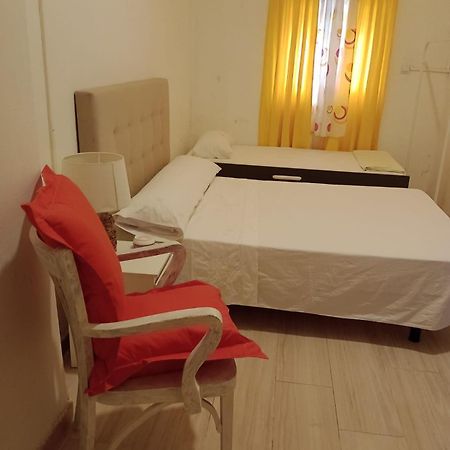 Aurora Room With Private Bathroom อาลิกันเต ภายนอก รูปภาพ