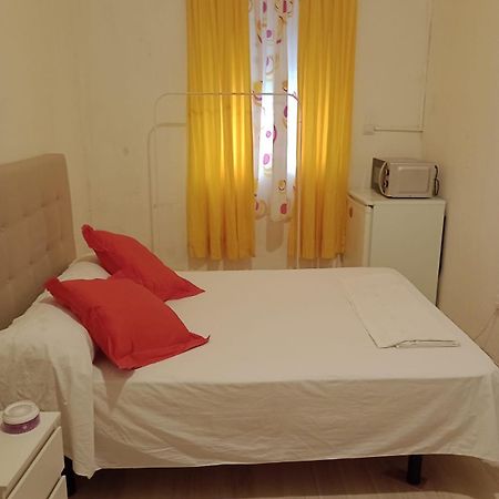 Aurora Room With Private Bathroom อาลิกันเต ภายนอก รูปภาพ