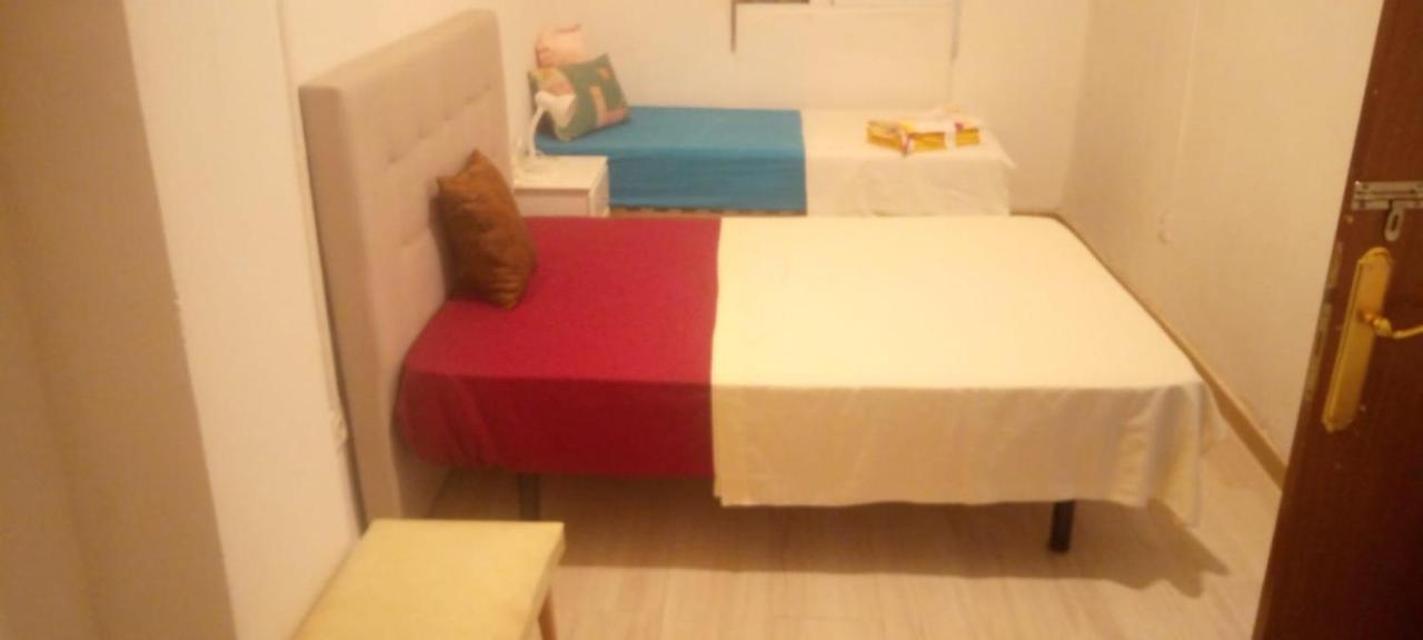 Aurora Room With Private Bathroom อาลิกันเต ภายนอก รูปภาพ
