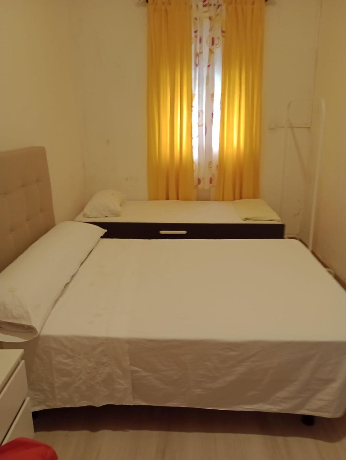 Aurora Room With Private Bathroom อาลิกันเต ภายนอก รูปภาพ