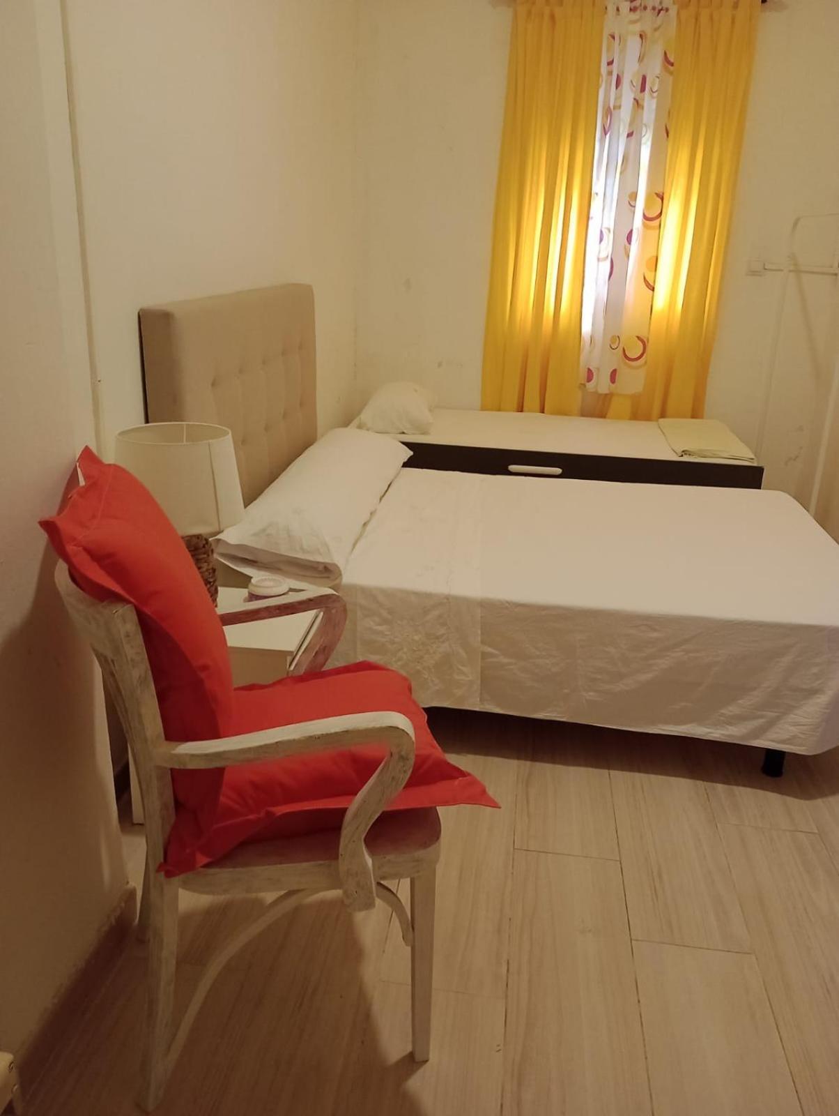 Aurora Room With Private Bathroom อาลิกันเต ภายนอก รูปภาพ