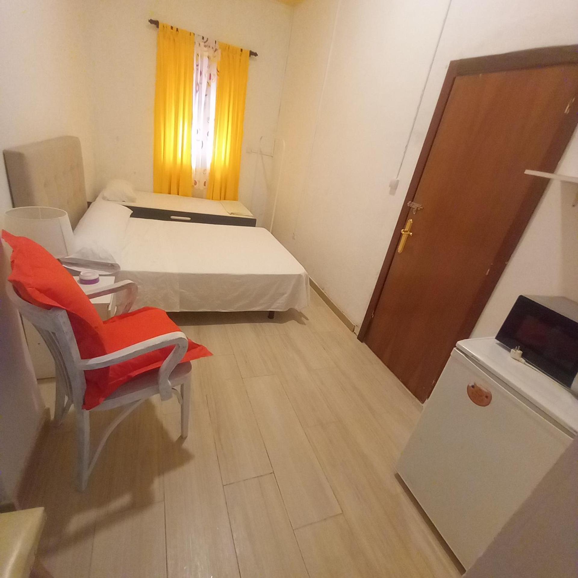 Aurora Room With Private Bathroom อาลิกันเต ภายนอก รูปภาพ